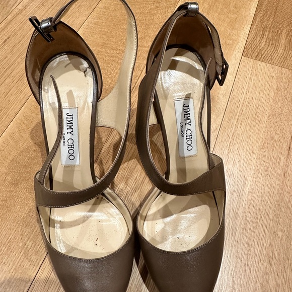 Jimmy Choo pumps gently used size 40.5 - Picture 7 of 7